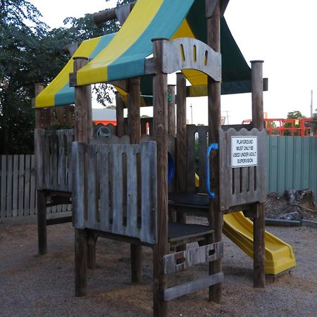 Bundaberg East Cabin And Tourist Park ภายนอก รูปภาพ